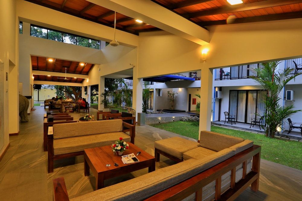 The Blue Wave Hotel 2