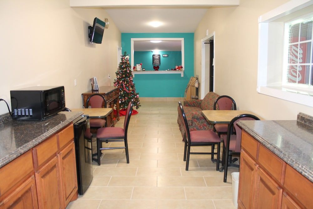 American Inn & Suites 2