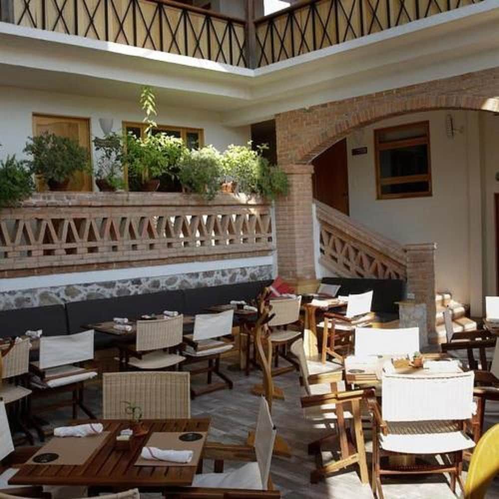 Casa Tsaya Boutique 2