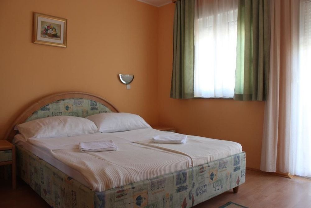 Apartments Dernaj 2