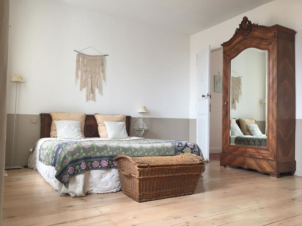 Le Logis Blanc. Chambres d'hotes -1 étoiles à Coursan