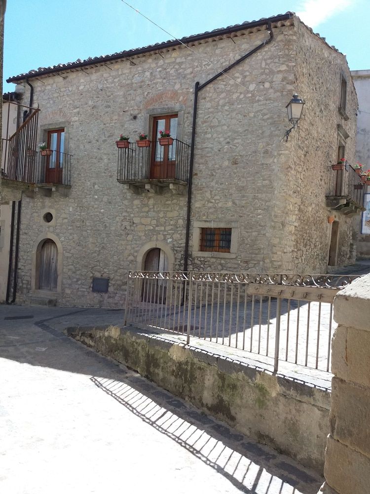 San Nicolò Holiday Home -1 estrelas em Montalbano Elicona