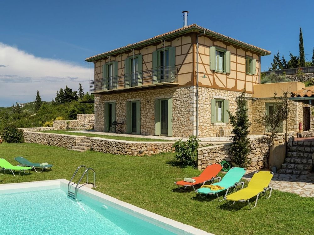 Charming, Warm Vacation Home, Private Pool, Privacy and Seaview, West Lefkas -1 estrellas en Tsoukaladhes