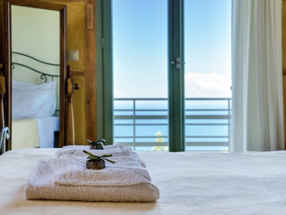 Charming, Warm Vacation Home, Private Pool, Privacy and Seaview, West Lefkas 2