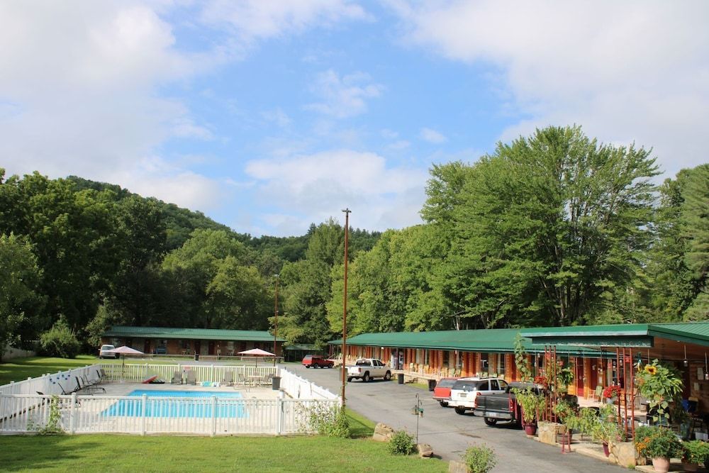 Two Rivers Lodge -1 estrellas en Bryson City