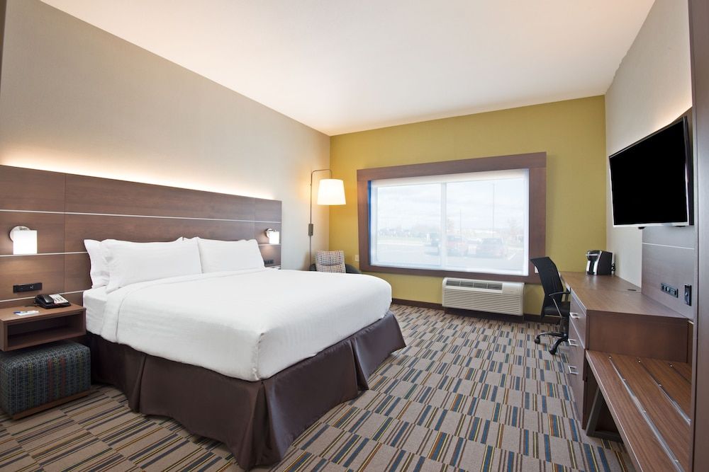 Holiday Inn Express & Suites Uniontown by IHG 3
