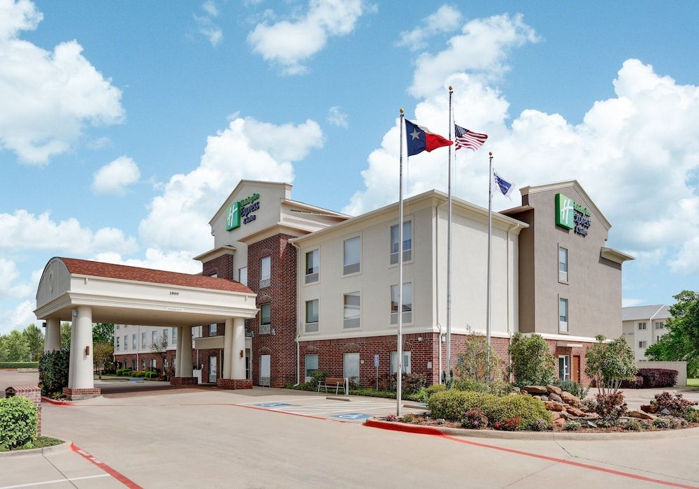 Holiday Inn Express Hotel & Suites Cleburne by IHG 3 estrellas en Cleburne