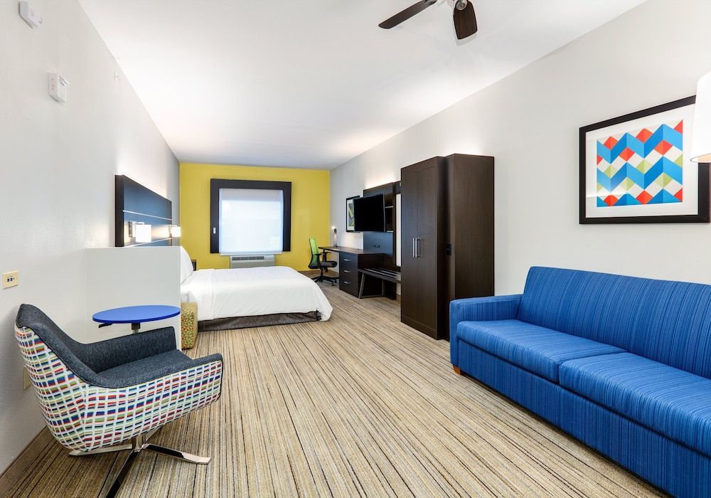 Holiday Inn Express Hotel & Suites Cleburne by IHG 3