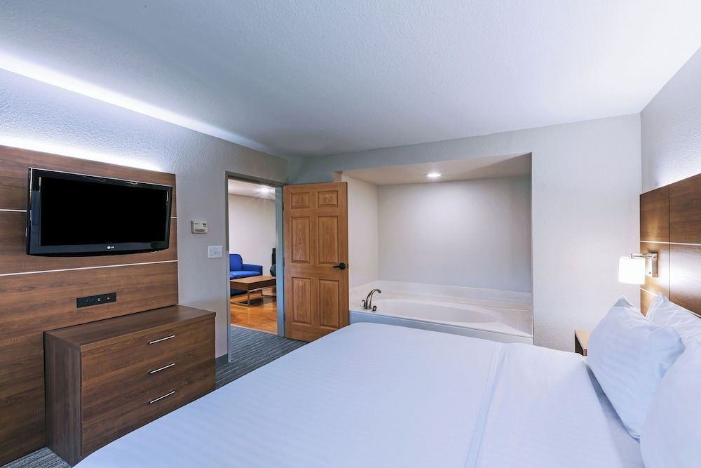 Holiday Inn Express & Suites Tulsa S Broken Arrow Hwy 51 by IHG 3