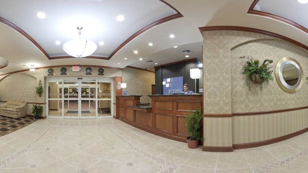 Holiday Inn Express Hotel & Suites Corsicana by IHG 2