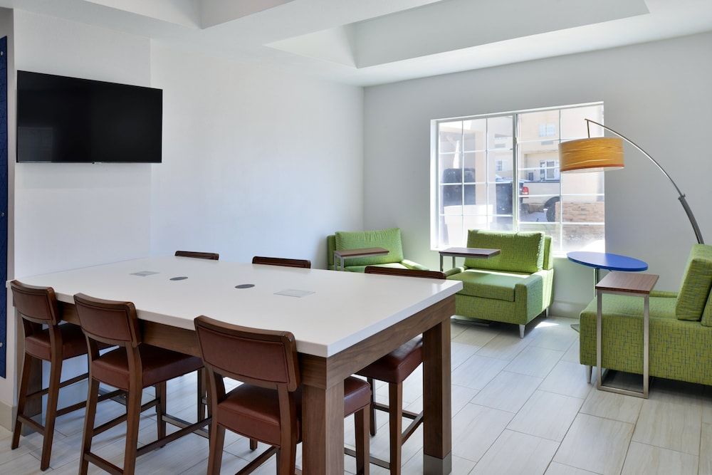 Holiday Inn Express & Suites Carthage by IHG 3