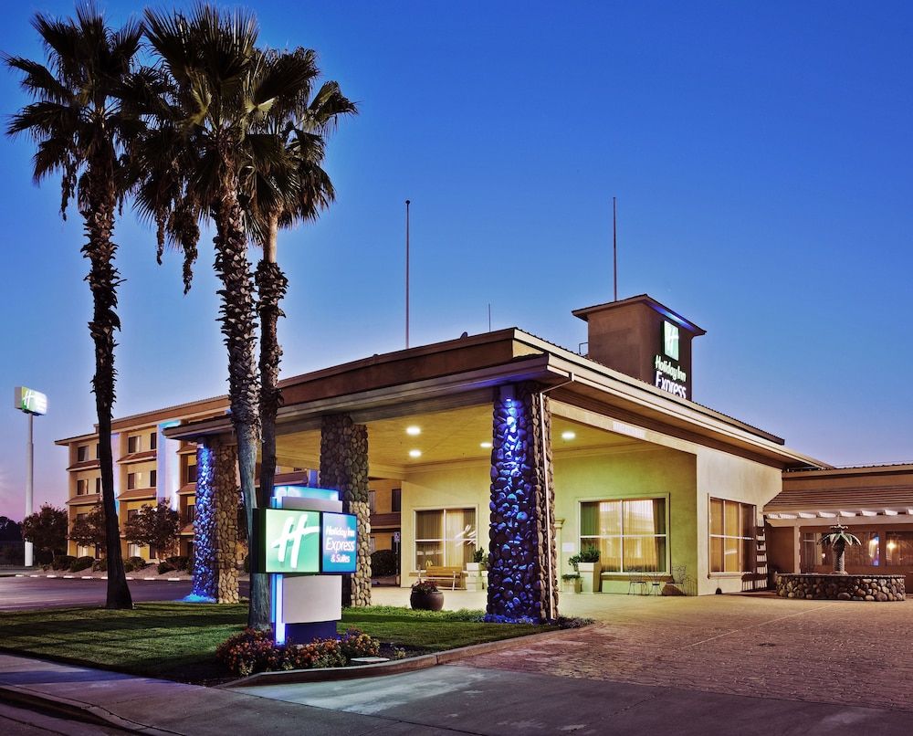 Holiday Inn Express Hotel & Suites Corning by IHG 2 estrellas en Corning