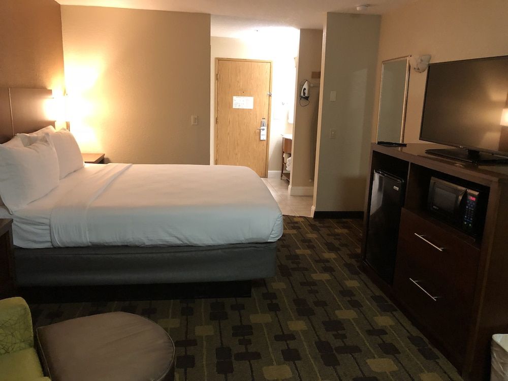 Holiday Inn Express Hotel & Suites Corning by IHG 2