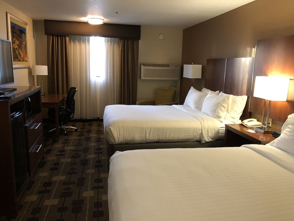 Holiday Inn Express Hotel & Suites Corning by IHG 3