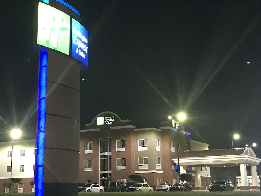 Holiday Inn Express Hotel & Suites Canton by IHG 2 estrellas en Canton