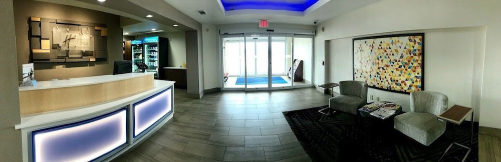 Holiday Inn Express Hotel & Suites Decatur by IHG 2