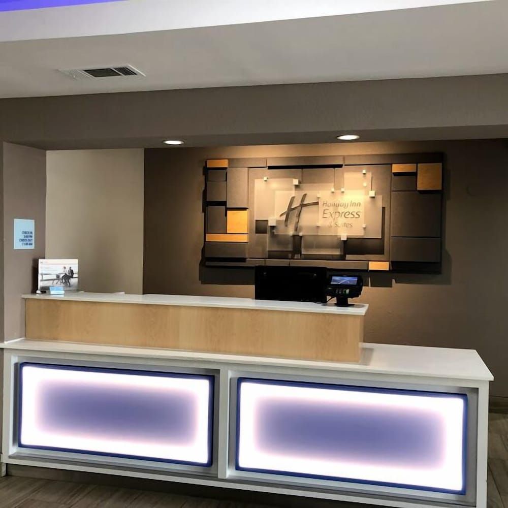 Holiday Inn Express Hotel & Suites Decatur by IHG 3