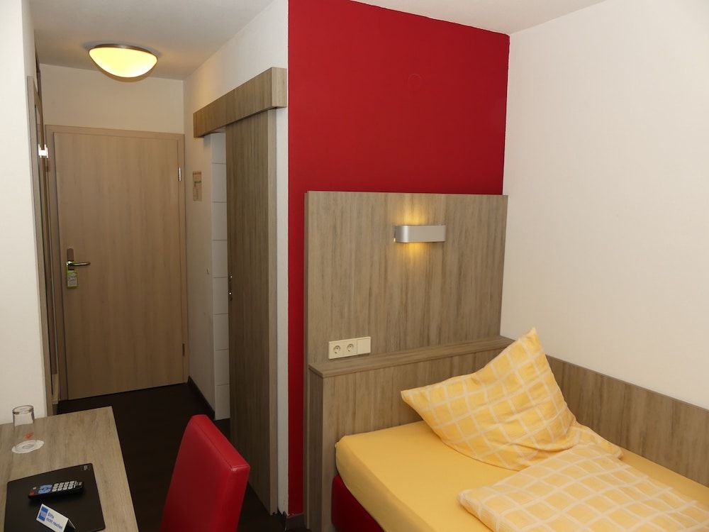 Hotel Krone 3 estrellas en Deckenpfronn
