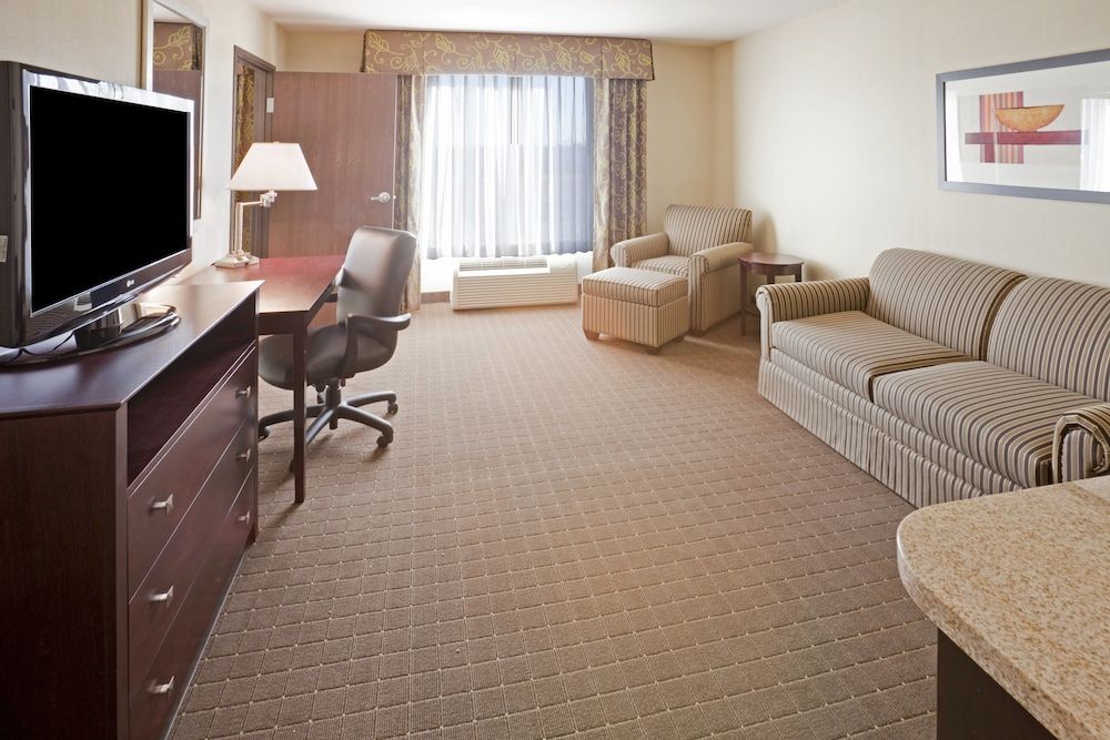 Holiday Inn Express & Suites Eagle Pass by IHG 3
