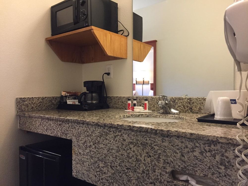 Travelodge by Wyndham Dunsmuir 2