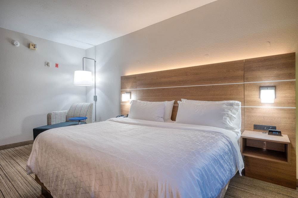 Holiday Inn Express Hotel & Suites Greenville by IHG 3