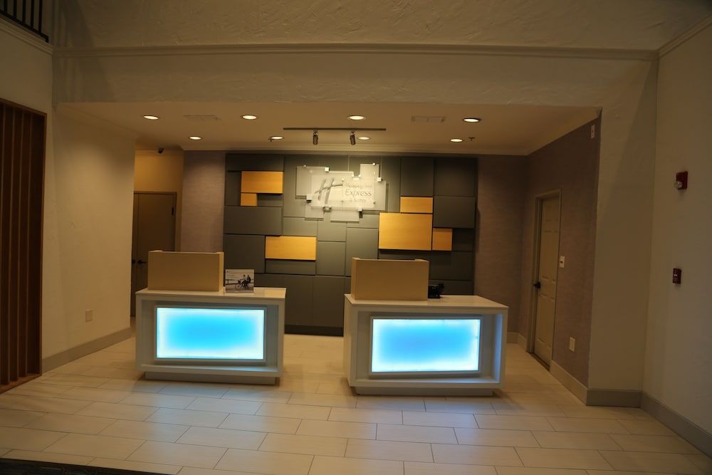 Holiday Inn Express Hotel & Suites Greenville by IHG 2