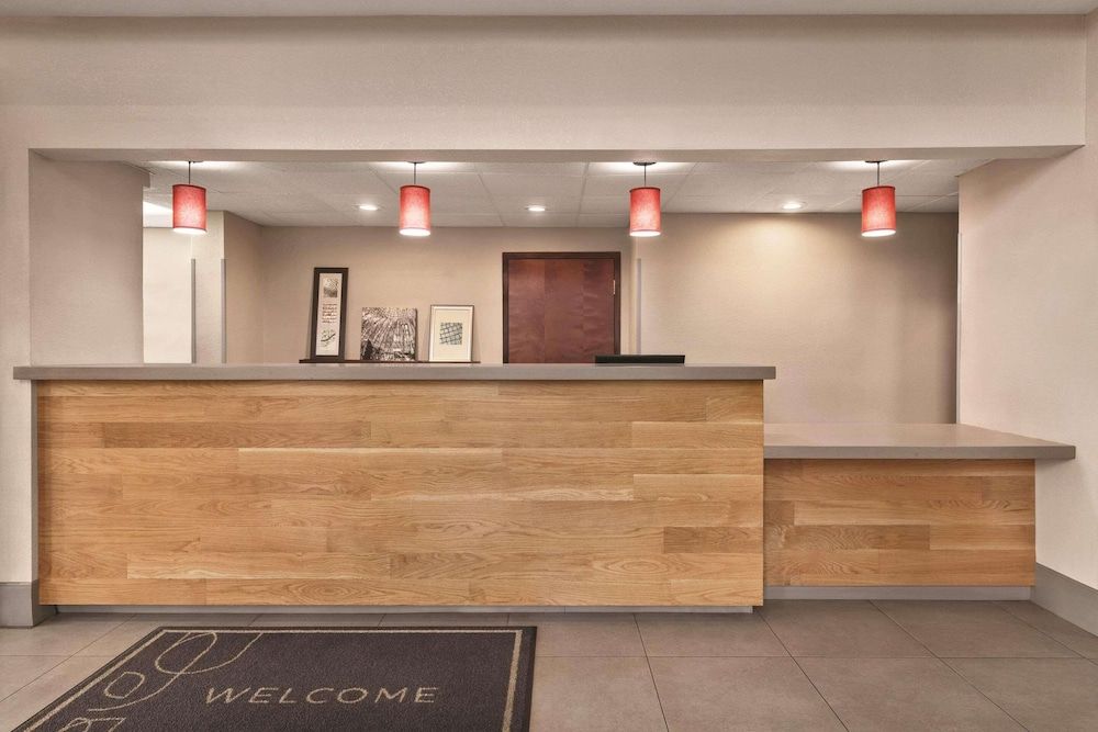 Country Inn & Suites by Radisson, Griffin, GA 3