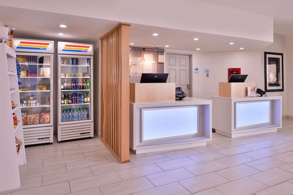 Holiday Inn Express Farmington - Bloomfield by IHG 2