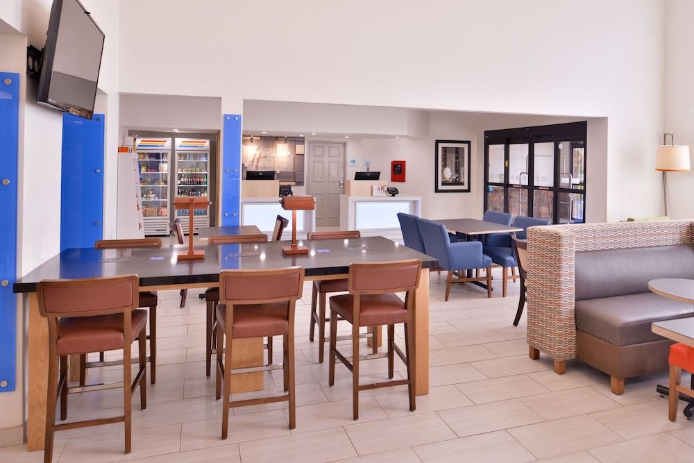 Holiday Inn Express Farmington - Bloomfield by IHG 3