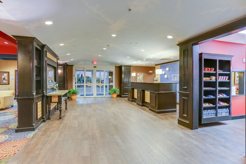 Holiday Inn Express Hotel & Suites Huntsville by IHG 2