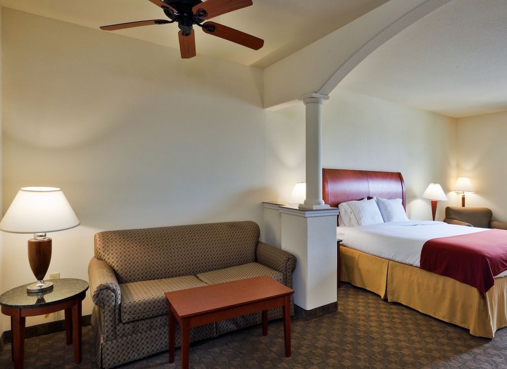 Holiday Inn Express Hotel & Suites Fairfield - North by IHG 2