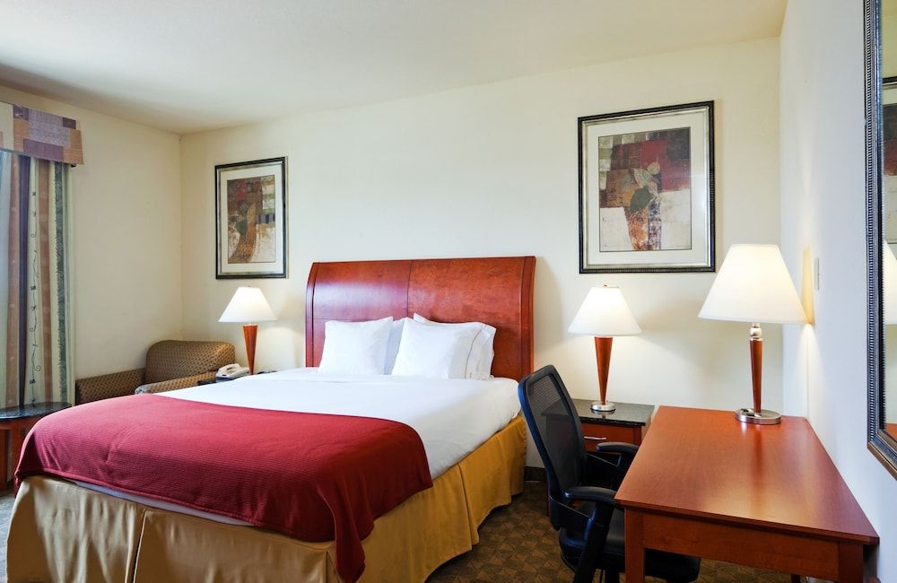 Holiday Inn Express Hotel & Suites Fairfield - North by IHG 3
