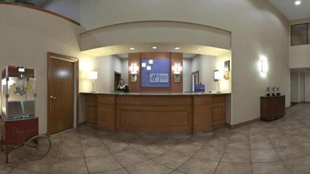 Holiday Inn Express & Suites Forest by IHG 2