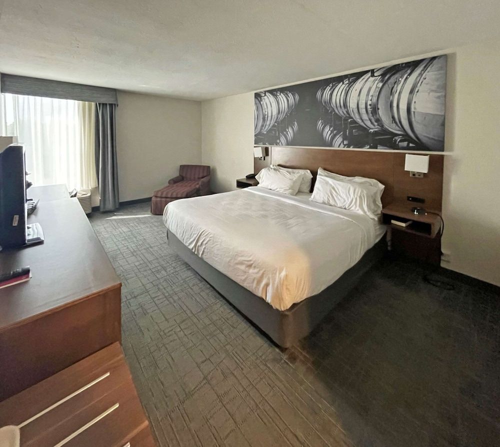 Clarion Pointe Hopkinsville near The Bruce Convention Center 3