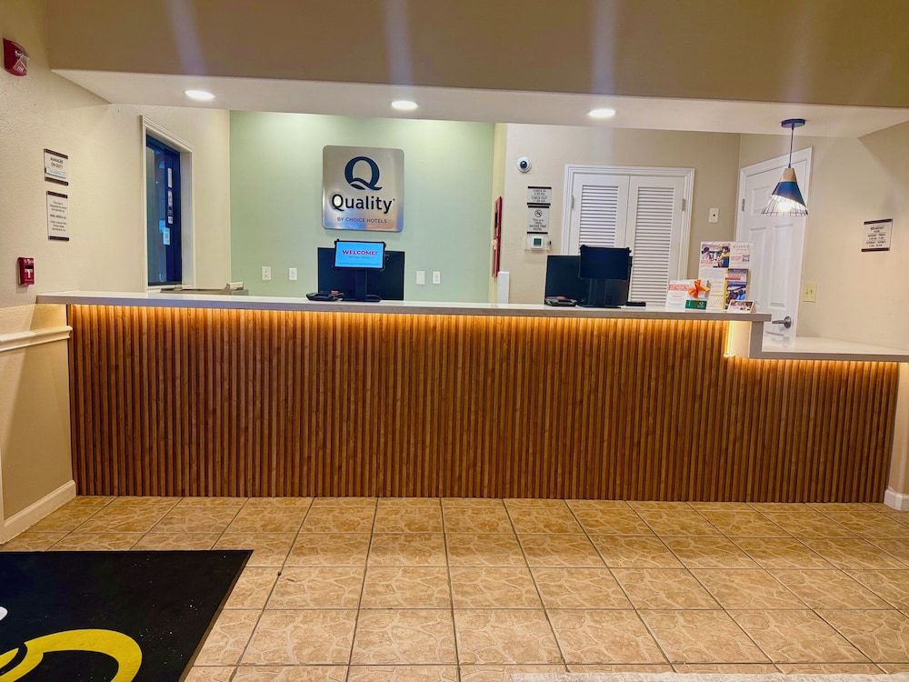 Quality Inn & Suites Victoria South 2