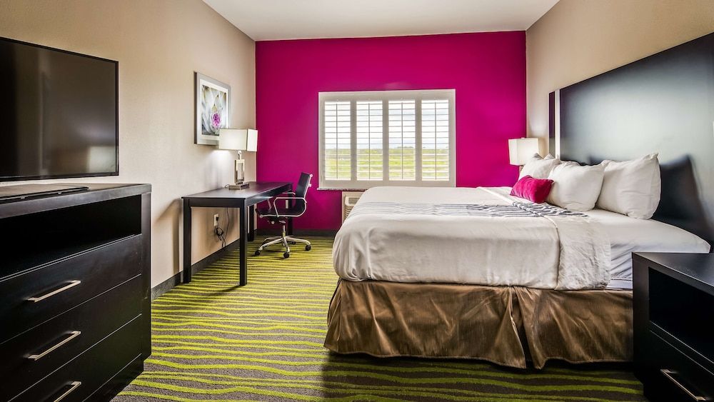 Best Western Plus Dilley Inn & Suites 2