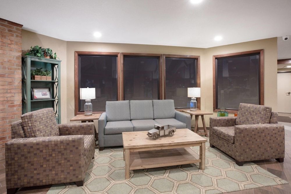 AmericInn by Wyndham Mount Pleasant 3
