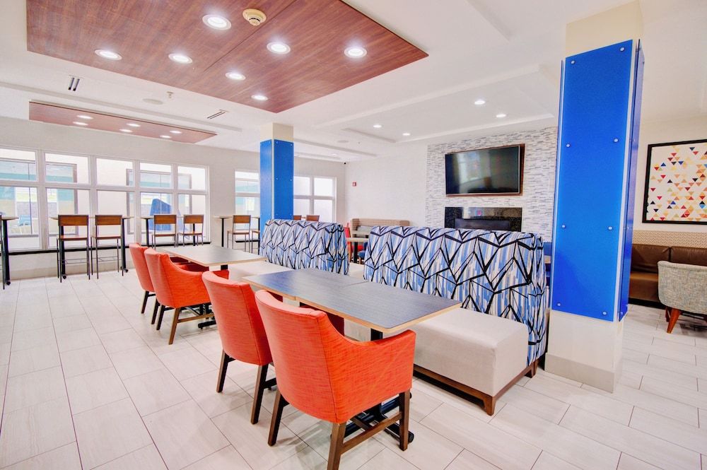Holiday Inn Express Hotel & Suites Chester by IHG 2 estrellas en Chester