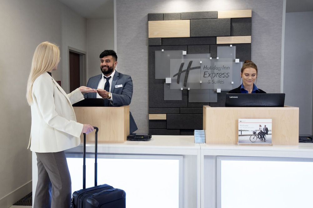 Holiday Inn Express Hotel & Suites Chester by IHG 3
