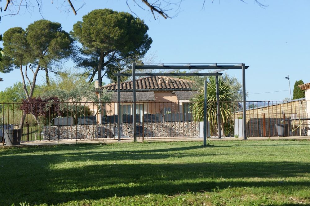 Hôtel Résidence Les Peupliers -1 estrellas en Loriol-du-Comtat