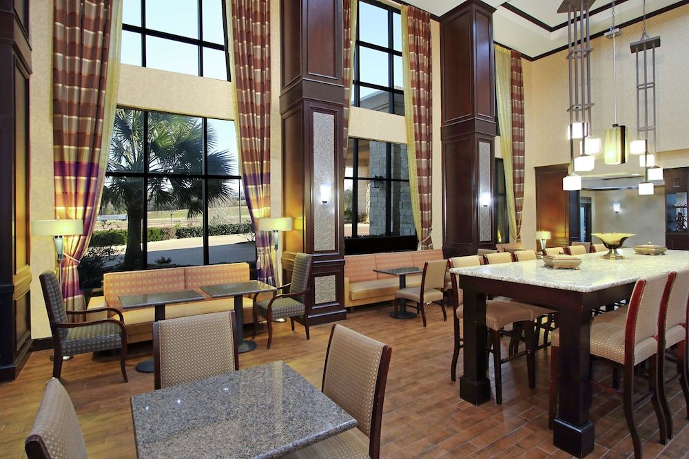 Hampton Inn & Suites Buffalo 3