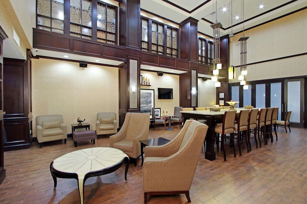 Hampton Inn & Suites Buffalo 2