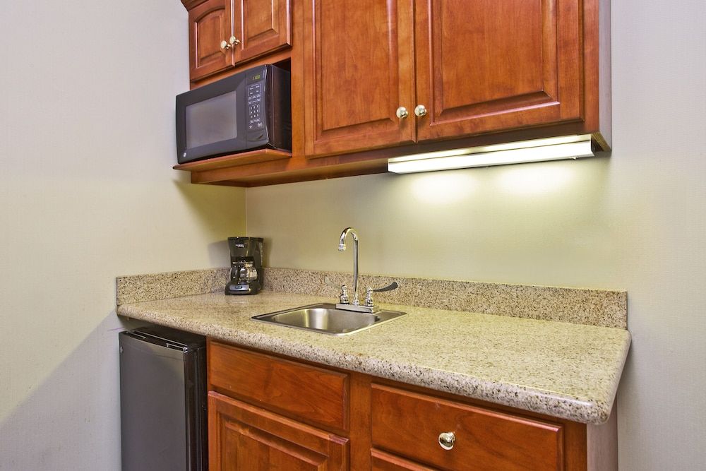 Holiday Inn Express Hotel & Suites Goshen by IHG 3