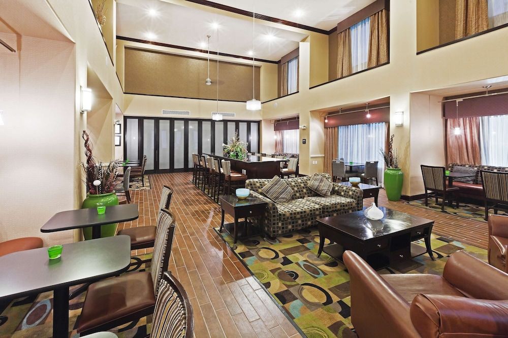 Hampton Inn and Suites Dumas 2