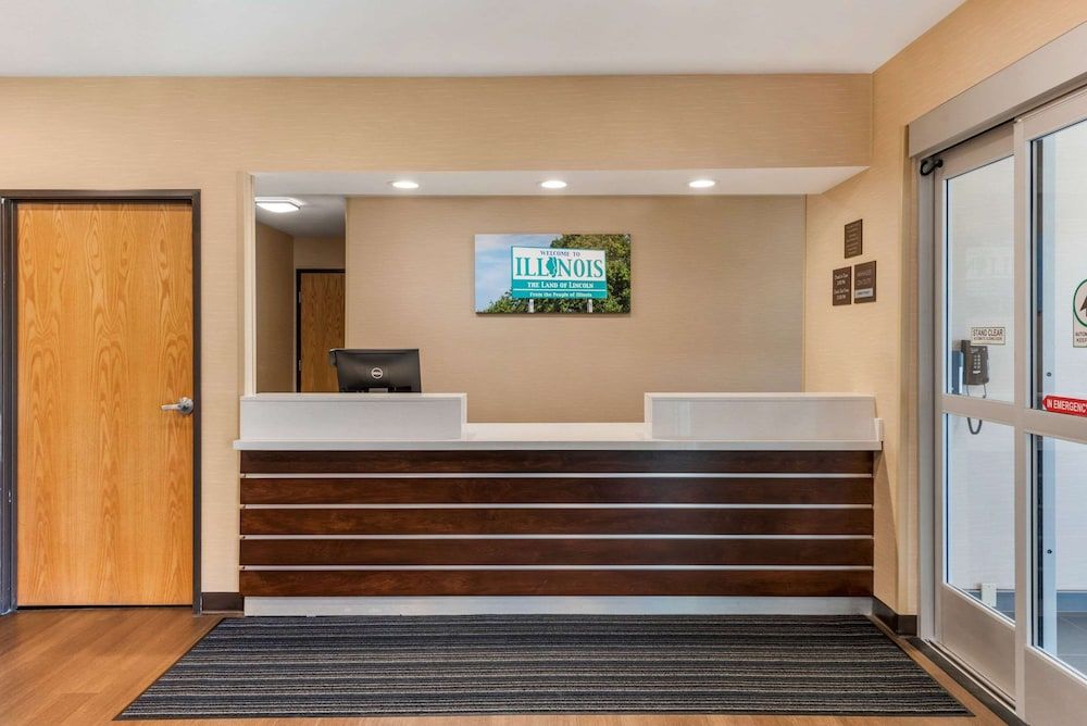 Comfort Inn & Suites near Route 66 2