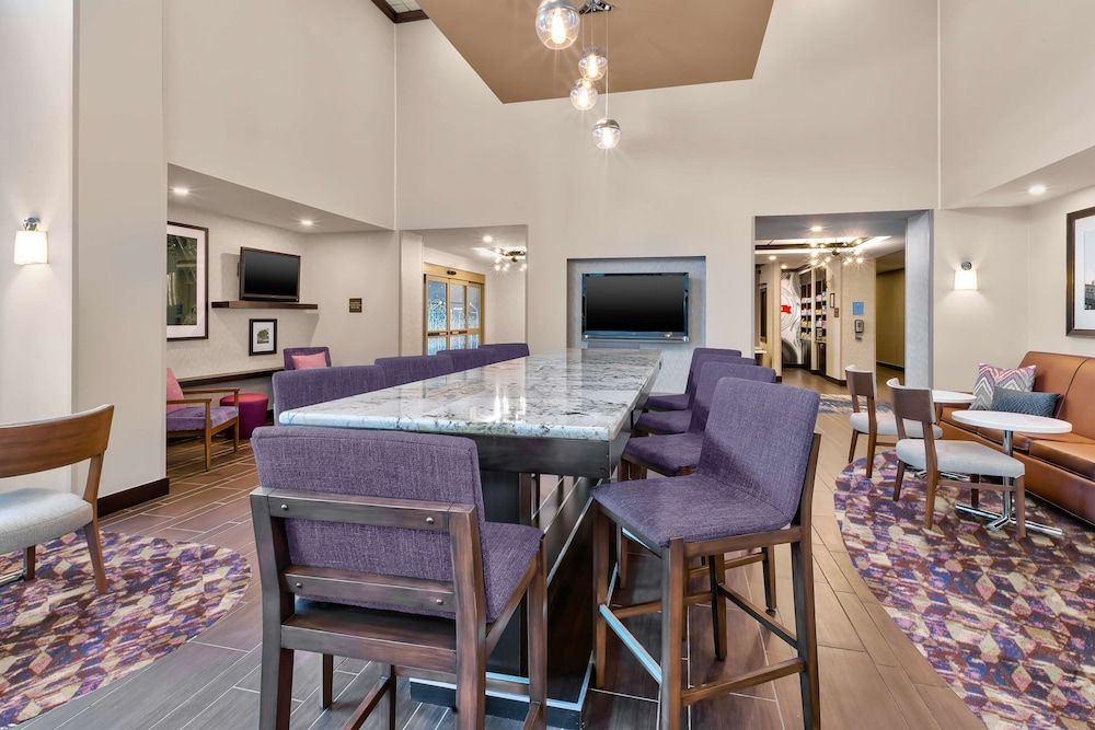 Hampton Inn & Suites Flint/Grand Blanc 2