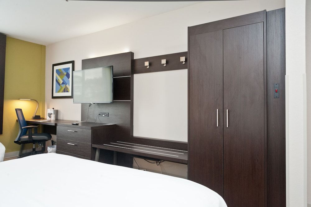 Holiday Inn Express Hotel & Suites Scott - Lafayette West by IHG 2