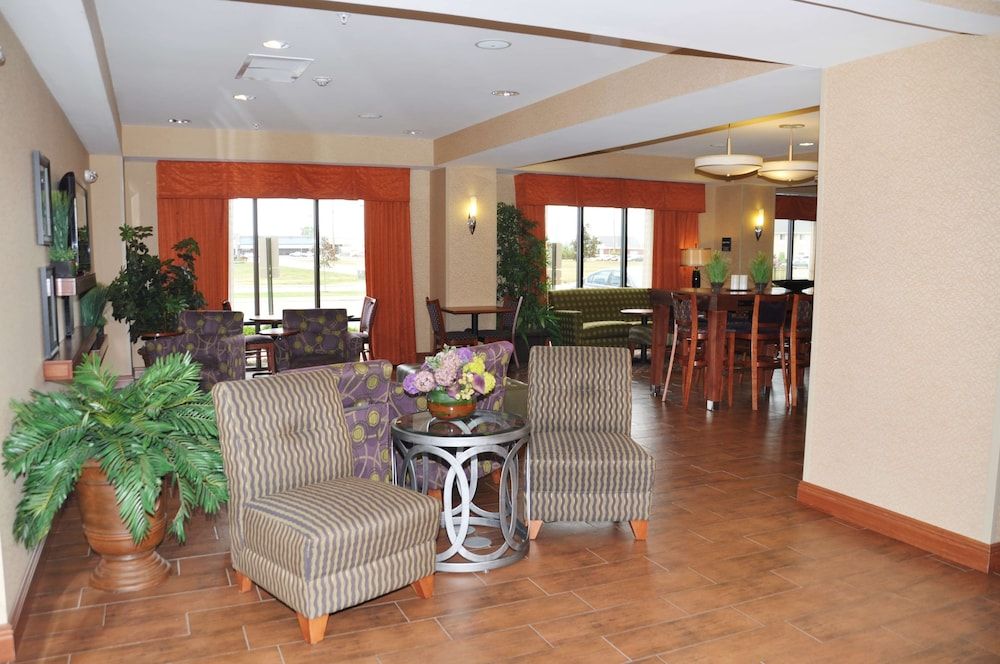 Hampton Inn Macomb 2