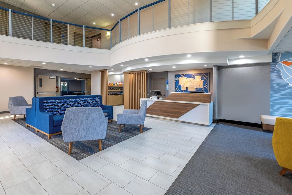 Holiday Inn Express & Suites Lathrop by IHG 3