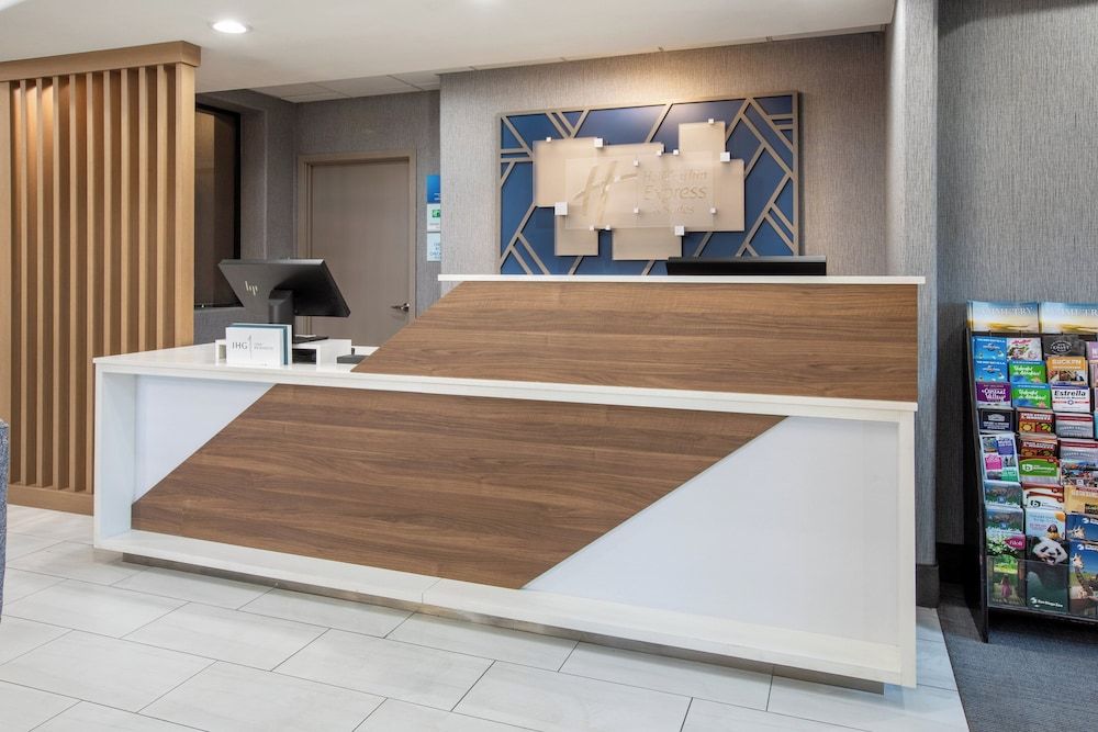 Holiday Inn Express & Suites Lathrop by IHG 2